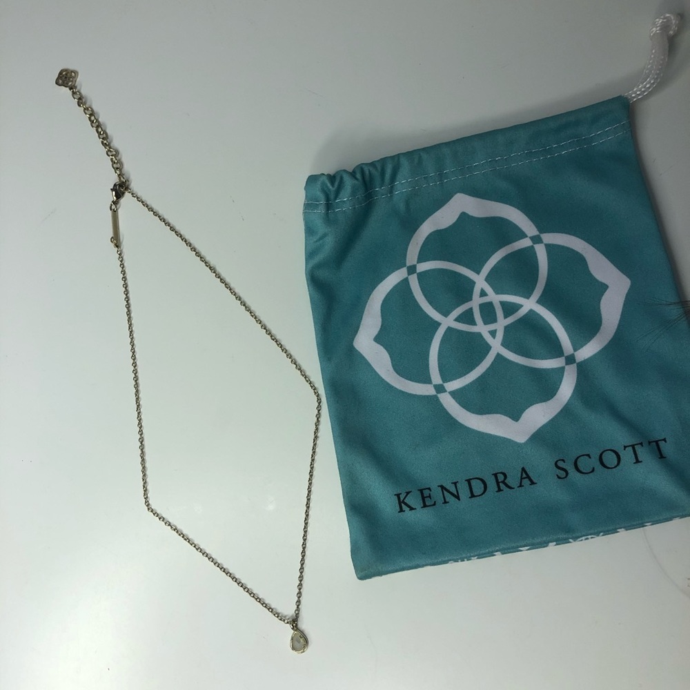 Kendra Scott necklace